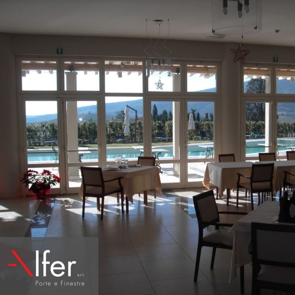 Vetrate-panioramiche-per-ristorante-lusso-sangimignano