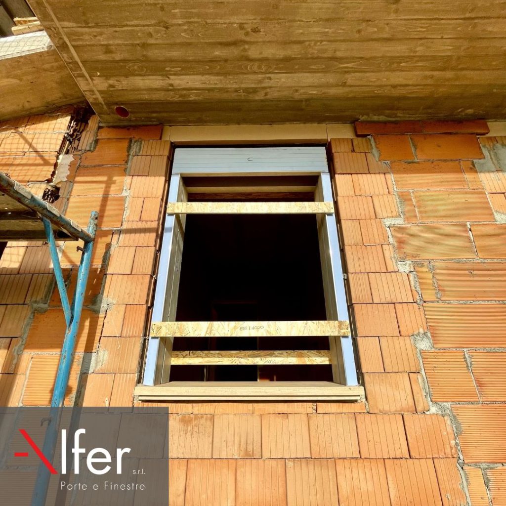 Foto controtelaio monoblocco per finestre installato