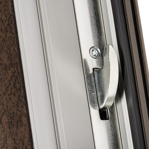 Sistema di chiusura a becco di pappagallo delle porte blindate Finstral