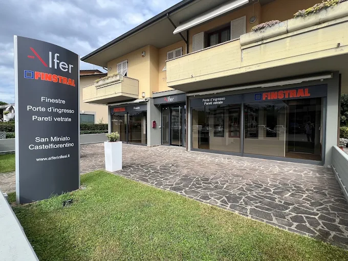 Foto Showroom Alfer a Pisa con finestre Finstral